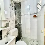 Modern Two-bedroom With Garden & Parking *