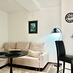 Modern Two-bedroom With Garden & Parking *
