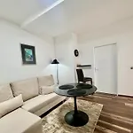 Modern Two-bedroom With Garden & Parking Apartment *
