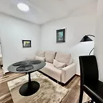 Apartment Modern Two-bedroom With Garden & Parking Sarajevo