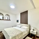 Modern Two-bedroom With Garden & Parking