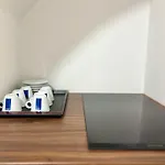 Modern Two-bedroom With Garden & Parking Apartment *