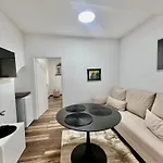 Apartment Modern Two-bedroom With Garden & Parking Sarajevo