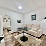 Modern Two-bedroom With Garden & Parking *