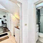 Modern Two-bedroom With Garden & Parking *
