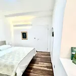 Modern Two-bedroom With Garden & Parking Apartment *