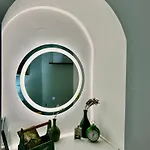 Apartment Modern Two-bedroom With Garden & Parking