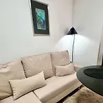 Apartment Modern Two-bedroom With Garden & Parking *
