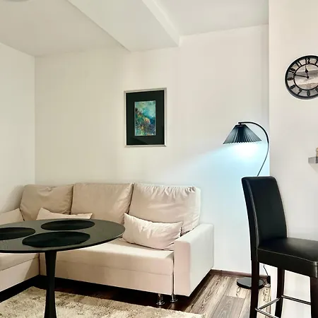 Modern Two-bedroom With Garden & Parking *