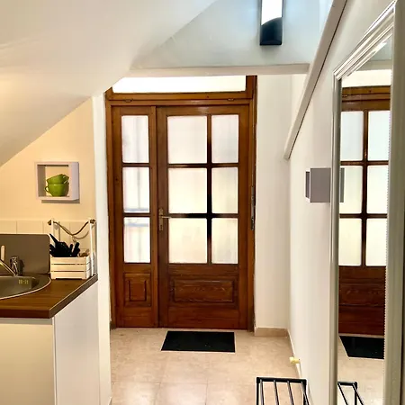 Modern Two-bedroom With Garden & Parking Apartment