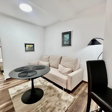 Διαμέρισμα Modern Two-bedroom With Garden & Parking Σαράγεβο