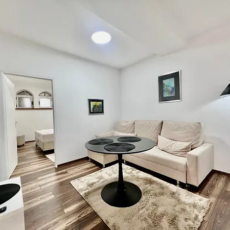 Modern Two-bedroom With Garden & Parking *