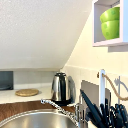 Modern Two-bedroom With Garden & Parking Apartment