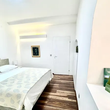 Modern Two-bedroom With Garden & Parking Διαμέρισμα *