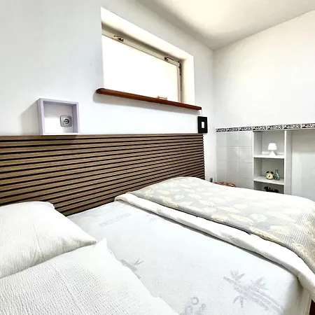 Modern Two-bedroom With Garden & Parking