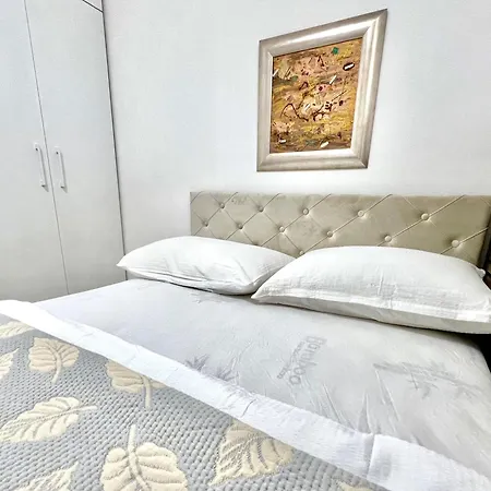 Modern Two-bedroom With Garden & Parking *