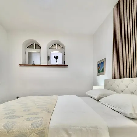 Modern Two-bedroom With Garden & Parking Sarajevo